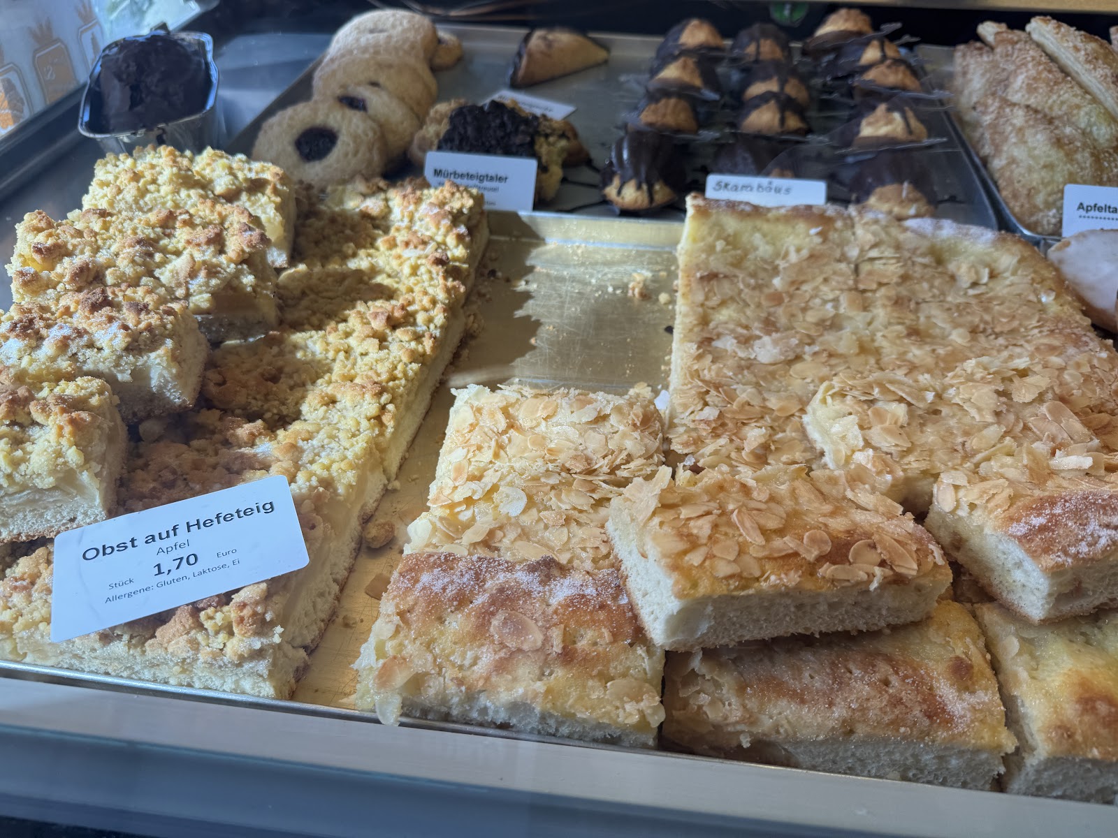 Gemütlicher Café-Bereich der Bäckerei Schmidt